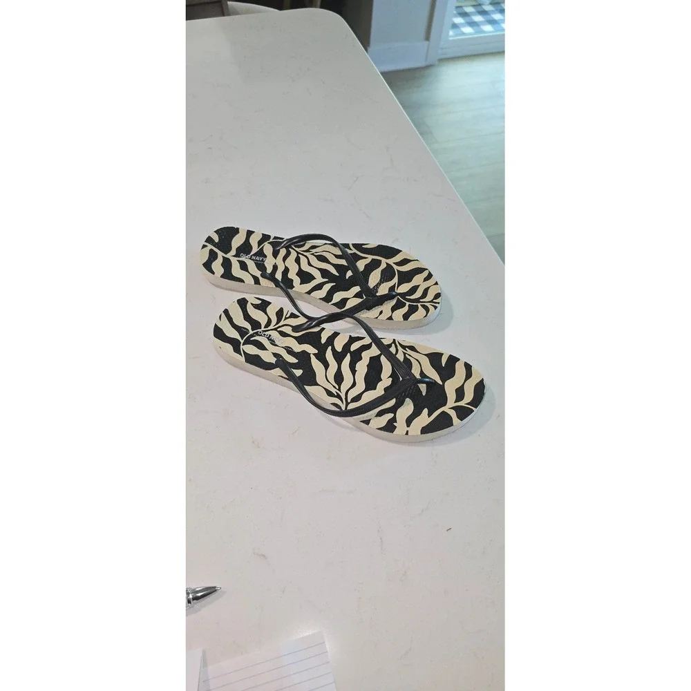 Old Navy Womens Black Cream Botanical Leaf Print Flip Flop Sandals Sugarcane